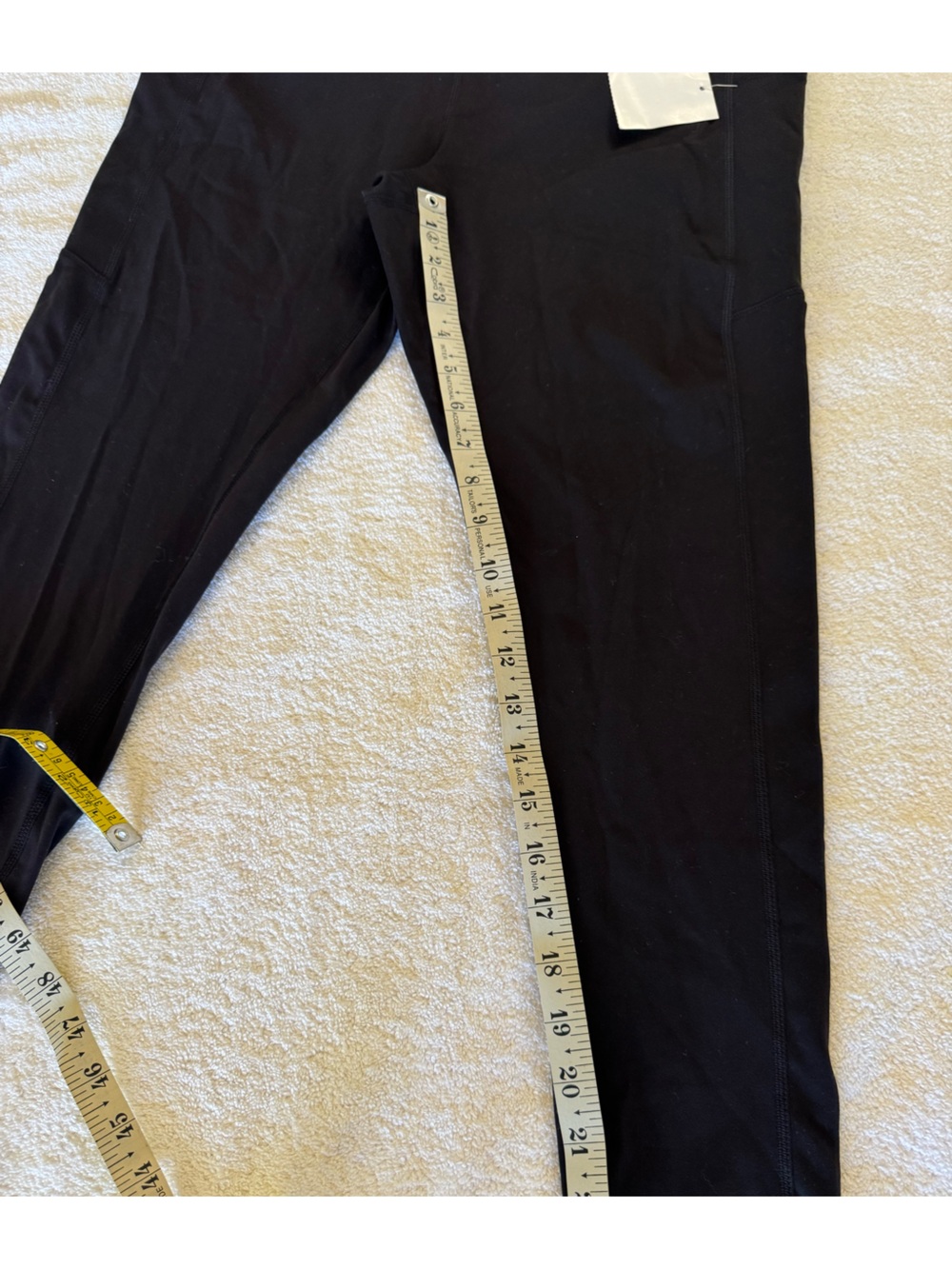NWT Zella cropped leggings with pockets on the side. - Picture 7 of 8